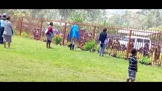 Police and PNGDF force threatening the people. which is not good..🤨