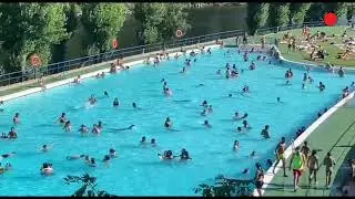 El verano se nota ya en Ourense, con las piscinas de Oira llenas