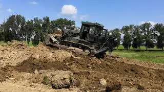 Buldozer T 170 - skrývka ornice při výstavbě rybníku