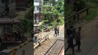 Level crossing under Barrier #train #train #easternrailways #highspeedtrain #railgate