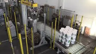 Robot palletizer for pails