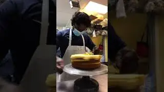 Live cake making at Indian 🇮🇳 bakery in America 🇺🇸 | how to icing a cake | cake making