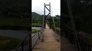 pont en bois &agrave; Madagascar regardez jusqu'au bout