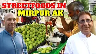 STREETFOODS IN MIRPUR AK tasting this grapefruit juice for the 1st time