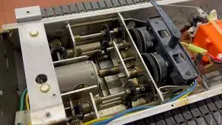 Tamiya Leopard 1A4 - Sneak peek into the gearbox and dual clutch steering system