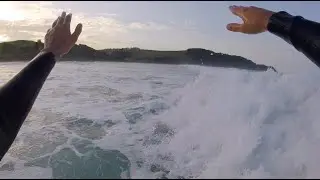 SURFEANDO OLAS GRANDES CON TEMPORAL DE VIENTO (GOPRO) POV SURF 🌊💨