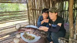 with the orphan, set fish traps, search for wild food, cook || L&yacute; Thị Nơi