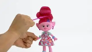 DreamWorks Trolls Band Together - Queen Poppy Hairsational Reveals Doll