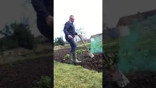 Speed digging technique for a vegetable patch