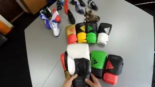 Боксерские перчатки Adidas Hybrid 200