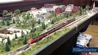 Tex La N Tait Layout: Southern Pacific Daylight Passenger Train