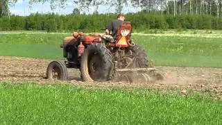 DT-14 is hilling potatoes
