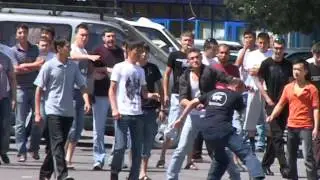 Драка один против толпы красава пацан