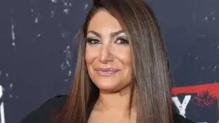 'Jersey Shore' Deena Cortese is happily showing off her pregnancy bump!