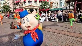Mickey's Halloween Celebration | Disneyland Paris | Full Parade POV