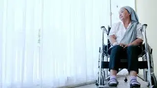 an elderly woman with cancer sitting in a wheelcha 2021 09 03 18 57 37 utc