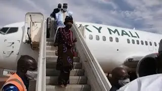 First commercial flight lands in Timbuktu since 2012