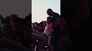 Niro exhausse le v&oelig;u d&rsquo;une fan! Magnifique