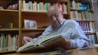 El ling&uuml;&iacute;sta Joan Beltran rep la Creu de Sant Jordi