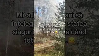 Tata stătea singur &icirc;n bucătărie