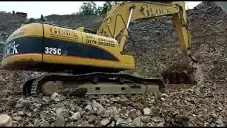 Pahad tod ne wala machine||cat poclain 325C machine#varietiesvehiclesclub