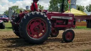 544 Utility Hydro Diesel Crosby Divide County Threshing 2018