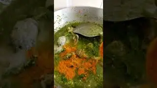 ||HALDI PALAK CHICKEN|| HOME STYLE|| #short #shorts #viral #youtube #youtubeshorts #video #youtuber