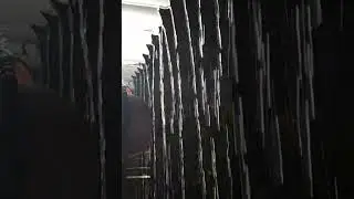جبل شنوة بتيبازة يجلب المطر والبرد مع ضربات الرعد المرعبة وخفقات البرق الخاط للأبصار.