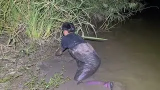 真抓吐了！這大灰鱔太狡猾了，壓根不好拿捏，還好我早一步攔住它了，不然這貨一溜煙鑽走，哭都沒地哭！#fishing #大熱門