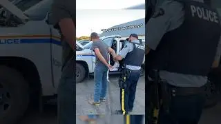 Крутой коп появляется на встрече автомобилей 🤣