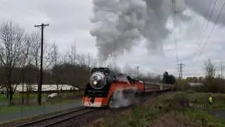 Southern Pacific Daylight Steam locomotive 4449 pulls The Holiday Express train.