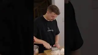 Oli muss weinen beim kochen!