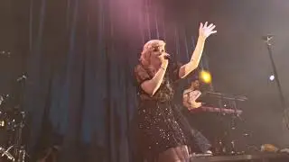 CARLY RAE JEPSEN - Call me maybe. Live Paris (27 Mai 2019)