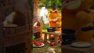 Garfield&rsquo;s Egg Heist 🍳😂#shorts