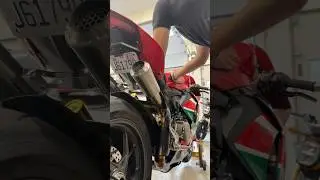 INSTALLING TANK GRIPS ON RARE DUCATI PANIGALE V2 #ducati #panigale #v2 #modded #tuned #motorcycle