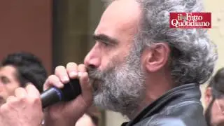 Bologna, facchini in piazza contro la Granarolo: 