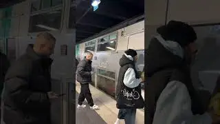 Metro en Francis (Paris) tiene dos niveles