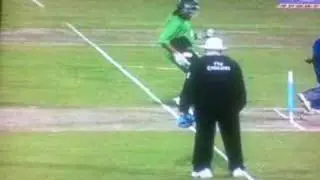 Funniest Run out in History of Cricket - 2 Run Outs in Ball