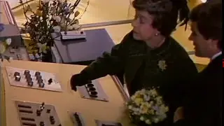 The Queen | Windsor Swimming pool | Royal Visit | TN-87-053-008