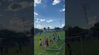 Gola&ccedil;o de falta do Henri #baseforte