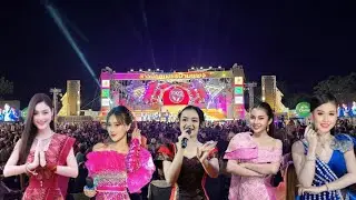ทีมงานสาวน้อยเพชรบ้านแพง ปะทะ ทีมงานสาวน้อยลำเพลินโชว์