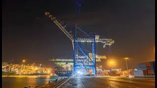 First Megamax Crane moved to its Final Position