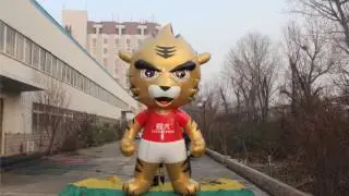 The large inflatable model can be customized