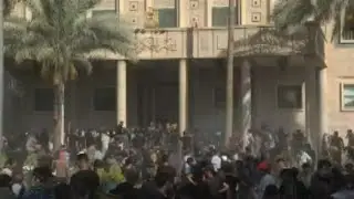 Protesters storm government palace after Iraq's Shiite cleric Sadr says quitting politics | AFP