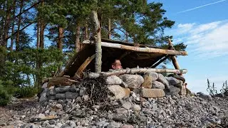 Left Alone for 3 Days on an Island - Building a Bushcraft Shelter