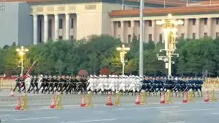 毛主席逝世46周年，北京天安门震撼升起国旗，缅怀伟人热泪盈眶