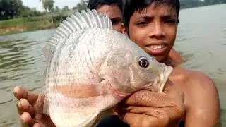 Village Kids Catch Fish From BEEL  Catching Fish in Traditional Way with Fun