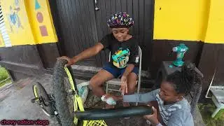 Girls Fixing a Flat Tyre Together 🚲 | Girls Learning Bicycle Repair