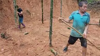 Father-in-law helped the couple build a pigsty out of bamboo
