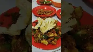 menu2  makan hidangan di pesta masuk rumah baru adik sepupuku#videoshort #delicious #borneo #food